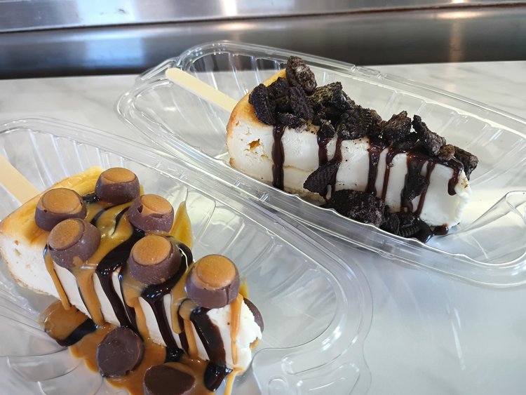 Banana Split from Mona's